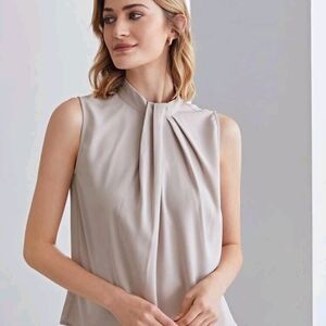 Sleeveless Pleat-Front Shell Top - Cream/Apricot